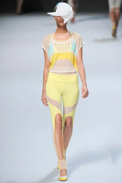 Look 13